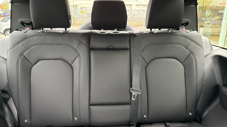 Land Rover Defender 3.0 D250 X-Dynamic SE 90 3dr Auto Diesel Estate